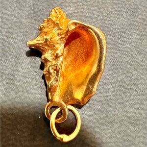 Elegant Gold-Toned Women's stamped 14k gold conch shell Pendant